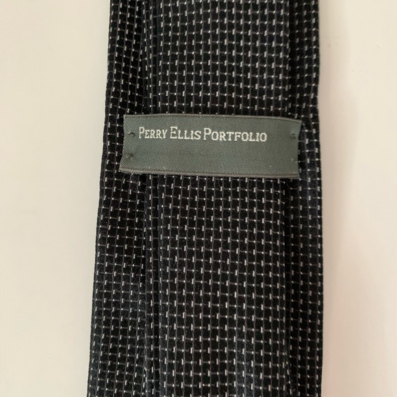 Perry Ellis Skinny Tie Black & White - Picture 4 of 5